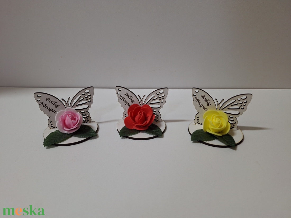 Pillangós nőnapi asztaldísz - otthon & életmód - dekoráció - virágdekoráció - virágdíszek - asztali virágdísz - Meska.hu