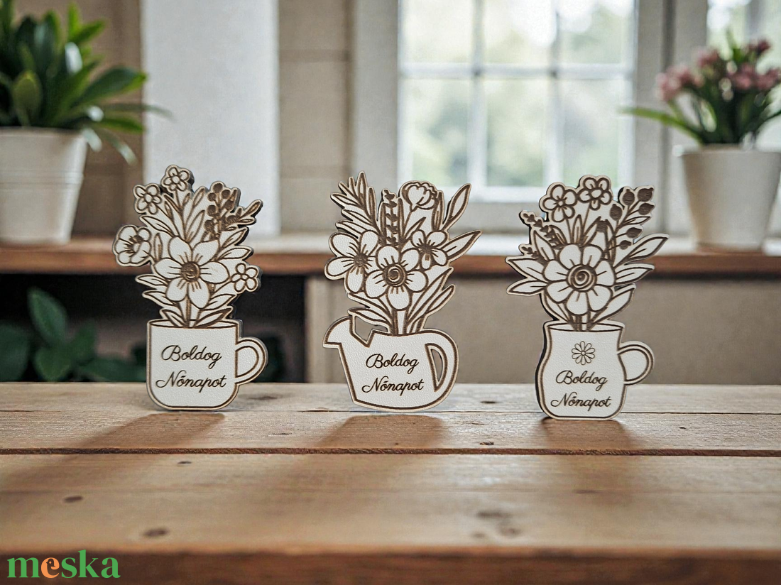 Gravírozott nőnapi hűtőmágnes - otthon & életmód - konyhafelszerelés, tálalás - konyhai dekoráció - hűtőmágnes - Meska.hu