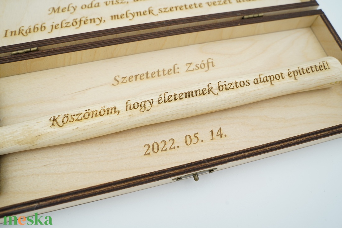 Szülőköszöntő kalapács fa dobozban, egyedileg gravírozva édesapának, nagyapának - esküvő - emlék & ajándék - szülőköszöntő ajándék - Meska.hu Szülőköszöntő kalapács fa dobozban, egyedileg gravírozva édesapának, nagyapának - esküvő - emlék & ajándék - szülőköszöntő ajándék - Meska.hu