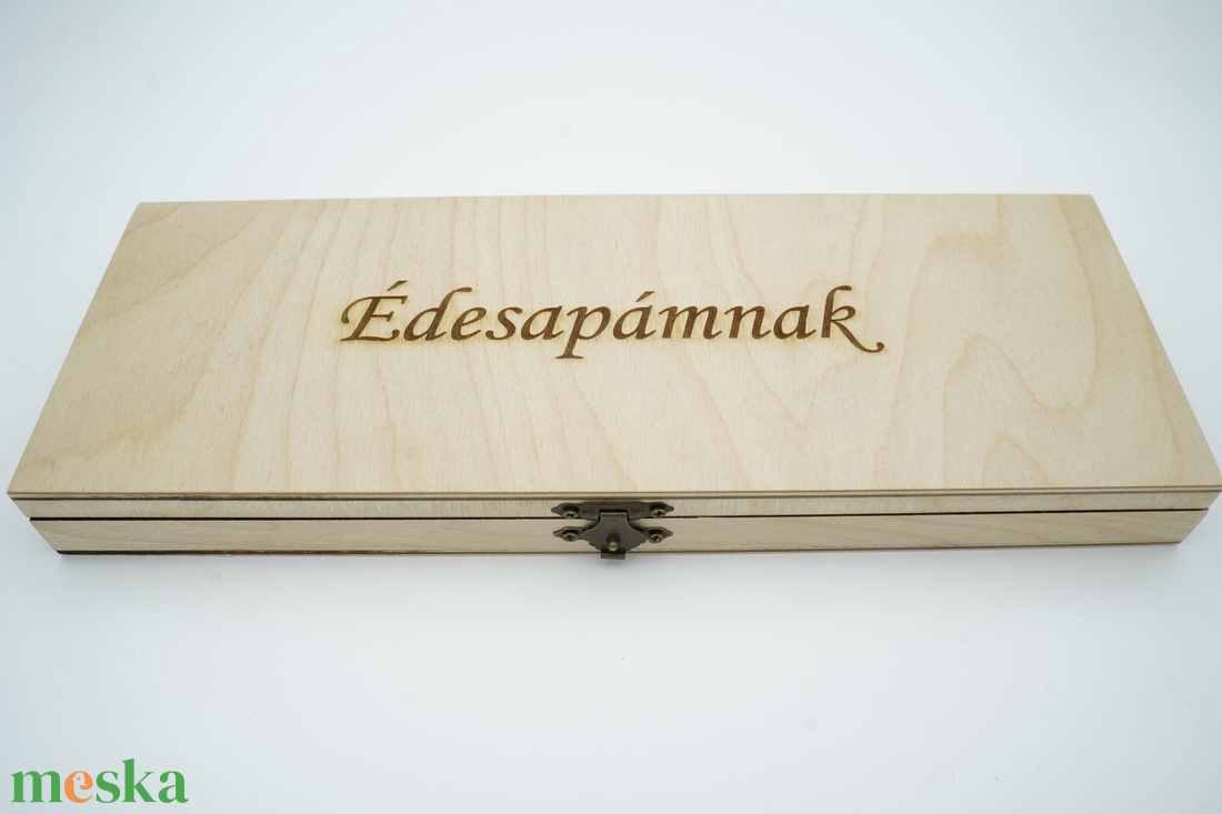 Szülőköszöntő kalapács fa dobozban, egyedileg gravírozva édesapának, nagyapának - esküvő - emlék & ajándék - szülőköszöntő ajándék - Meska.hu Szülőköszöntő kalapács fa dobozban, egyedileg gravírozva édesapának, nagyapának - esküvő - emlék & ajándék - szülőköszöntő ajándék - Meska.hu