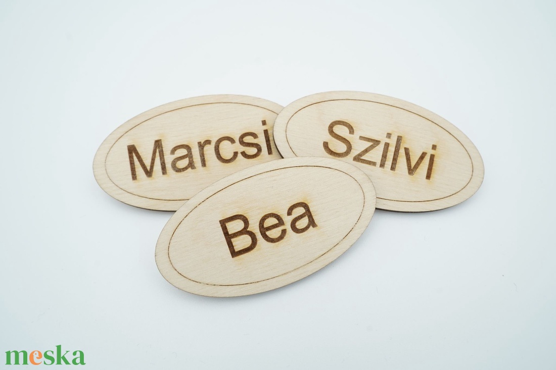 Egyedi gravírozott kitűző, névtábla - ékszer - kitűző és bross - kitűző - Meska.hu Egyedi gravírozott kitűző, névtábla - ékszer - kitűző és bross - kitűző - Meska.hu