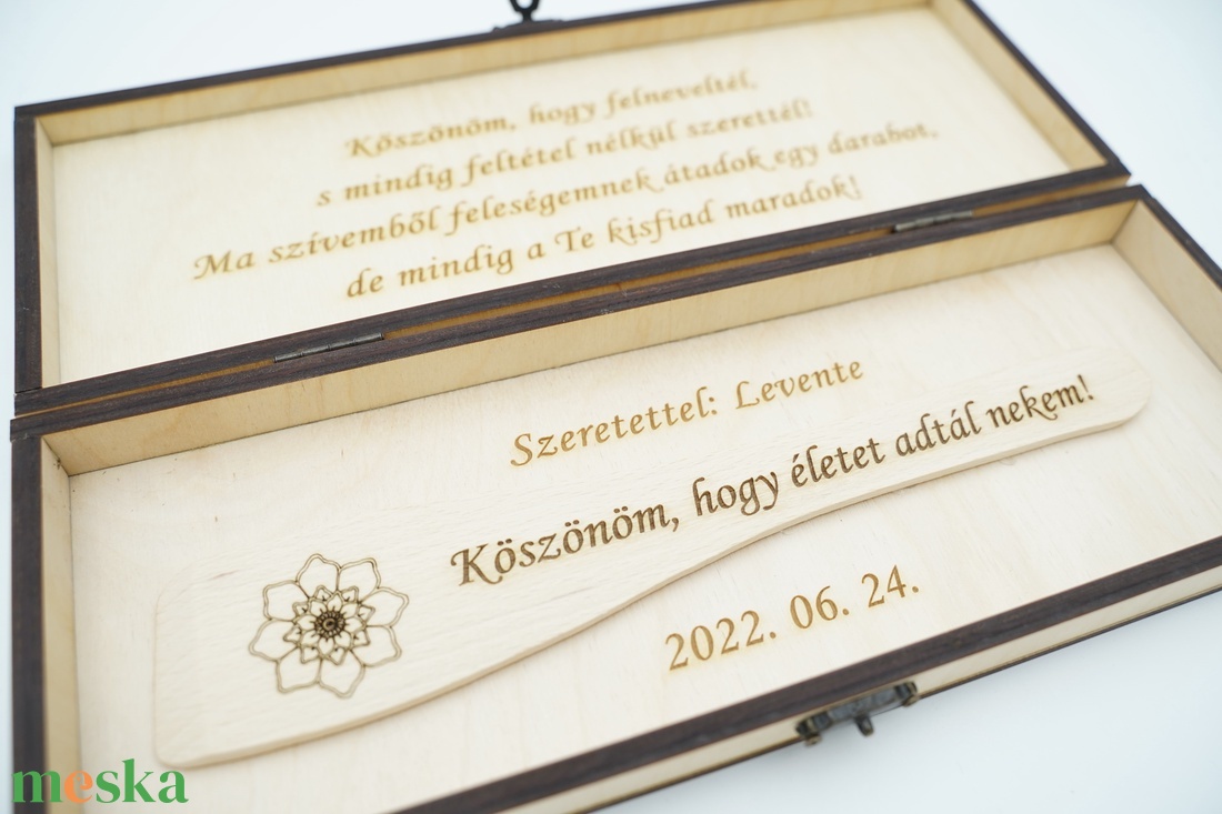 Szülőköszöntő fakanál fa dobozban, egyedileg gravírozva édesanyáknak, nagymamáknak - esküvő - emlék & ajándék - szülőköszöntő ajándék - Meska.hu Szülőköszöntő fakanál fa dobozban, egyedileg gravírozva édesanyáknak, nagymamáknak - esküvő - emlék & ajándék - szülőköszöntő ajándék - Meska.hu