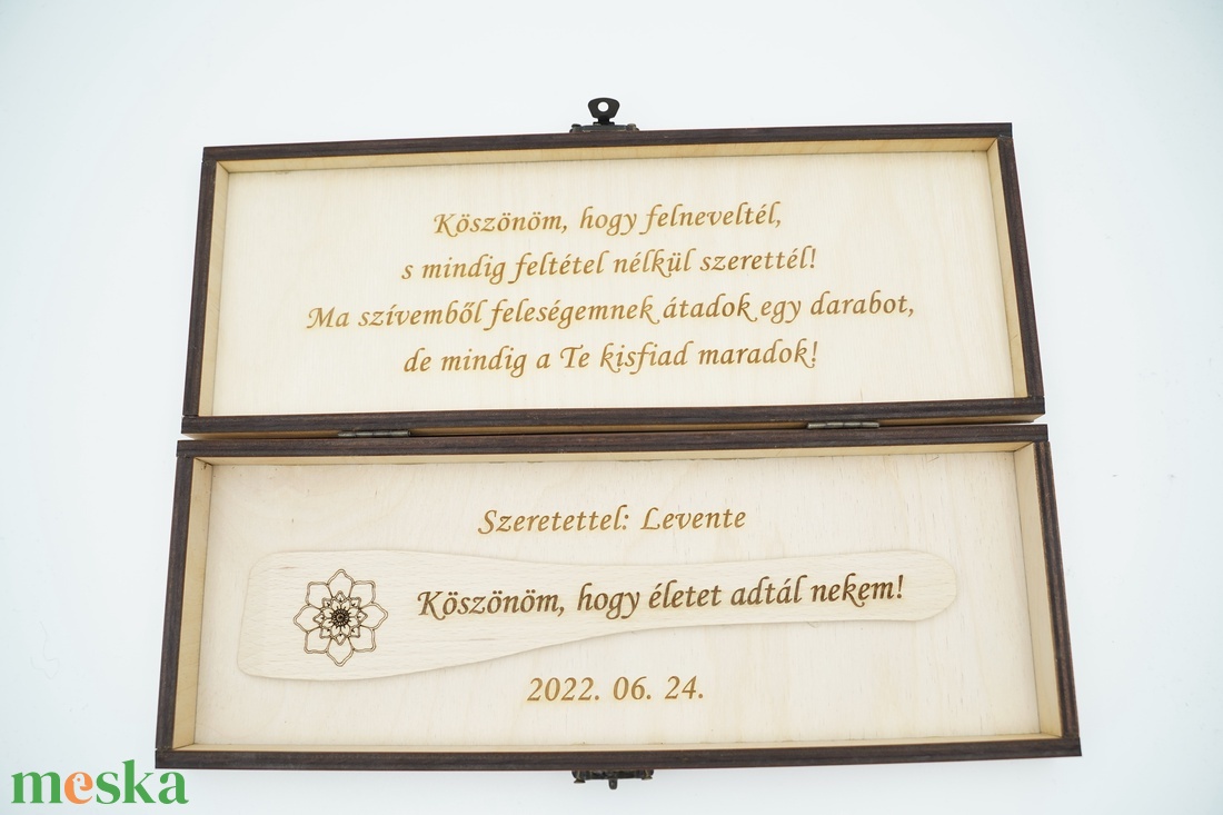 Szülőköszöntő fakanál fa dobozban, egyedileg gravírozva édesanyáknak, nagymamáknak - esküvő - emlék & ajándék - szülőköszöntő ajándék - Meska.hu Szülőköszöntő fakanál fa dobozban, egyedileg gravírozva édesanyáknak, nagymamáknak - esküvő - emlék & ajándék - szülőköszöntő ajándék - Meska.hu