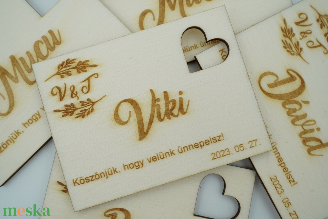 Névre szóló ültetőkártya, köszönőajándék, hűtőmágnes - esküvő - emlék & ajándék - köszönőajándék - Meska.hu Névre szóló ültetőkártya, köszönőajándék, hűtőmágnes - esküvő - emlék & ajándék - köszönőajándék - Meska.hu