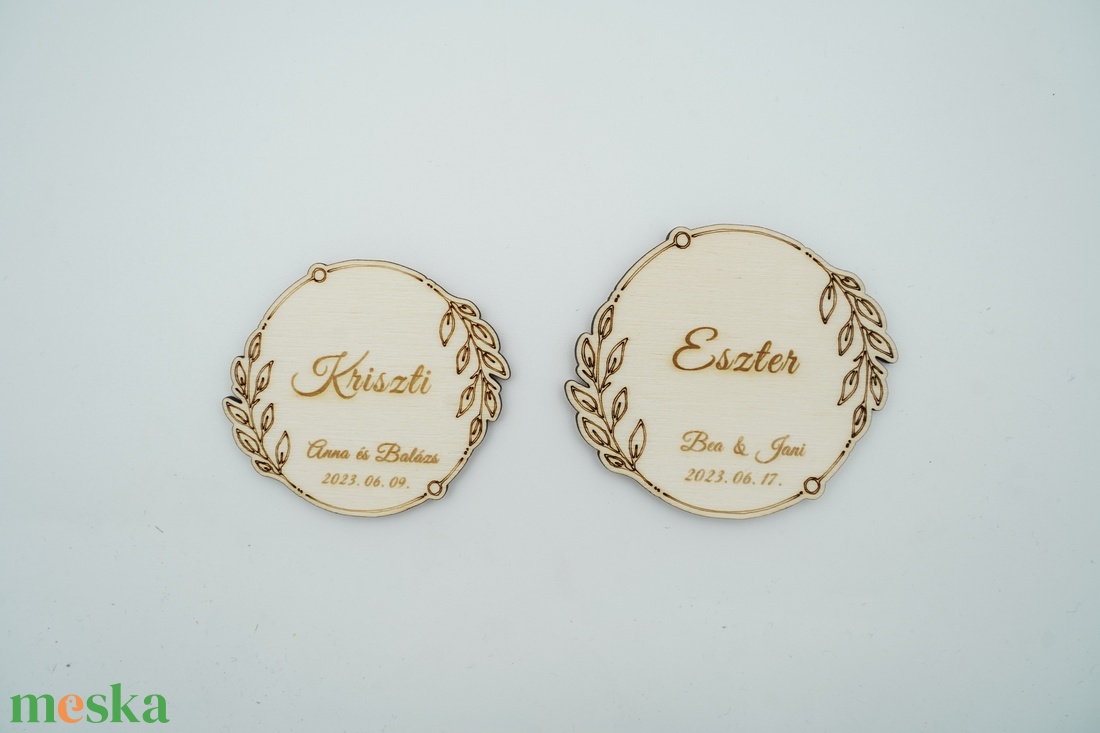 Egyedi mintázatú, fa gravírozott ültetőkártya, hűtőmágnes - esküvő - meghívó & kártya - ültetési rend - Meska.hu Egyedi mintázatú, fa gravírozott ültetőkártya, hűtőmágnes - esküvő - meghívó & kártya - ültetési rend - Meska.hu