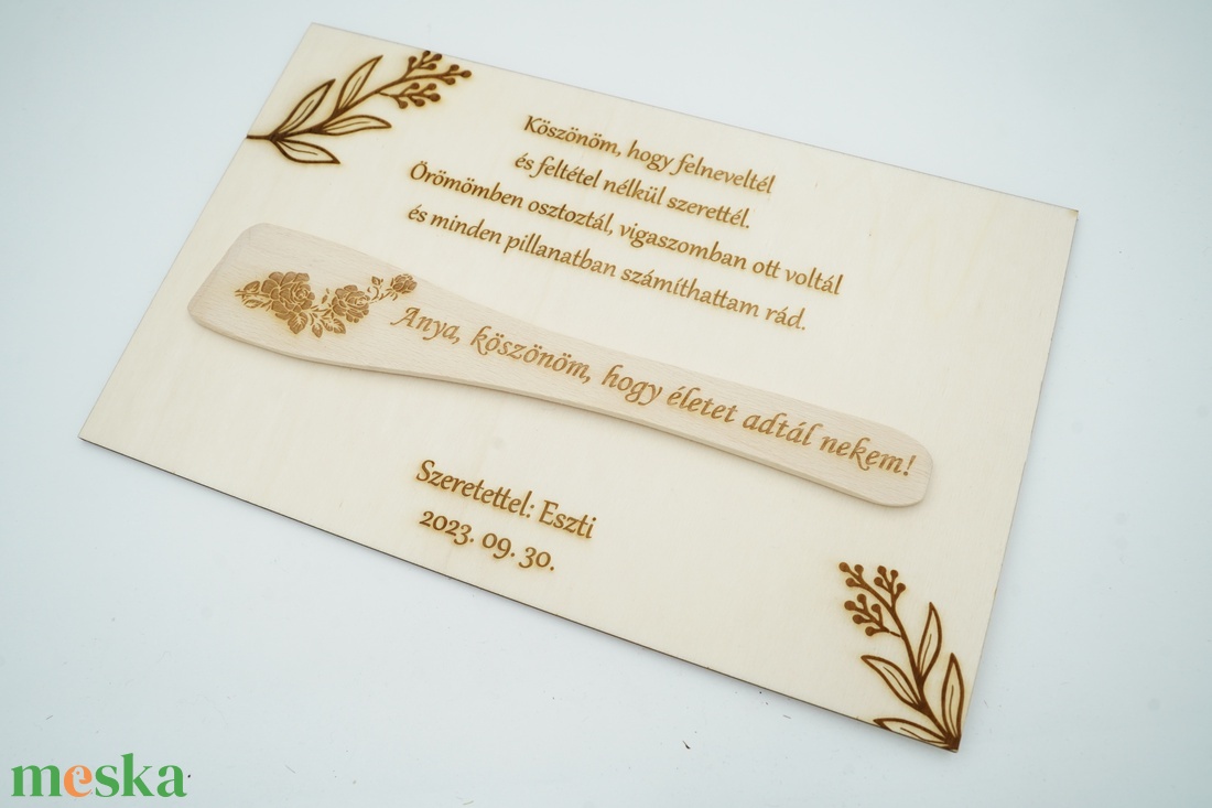 Szülőköszöntő fakanál fa táblán, egyedileg gravírozva édesanyáknak, nagymamáknak - esküvő - emlék & ajándék - szülőköszöntő ajándék - Meska.hu Szülőköszöntő fakanál fa táblán, egyedileg gravírozva édesanyáknak, nagymamáknak - esküvő - emlék & ajándék - szülőköszöntő ajándék - Meska.hu