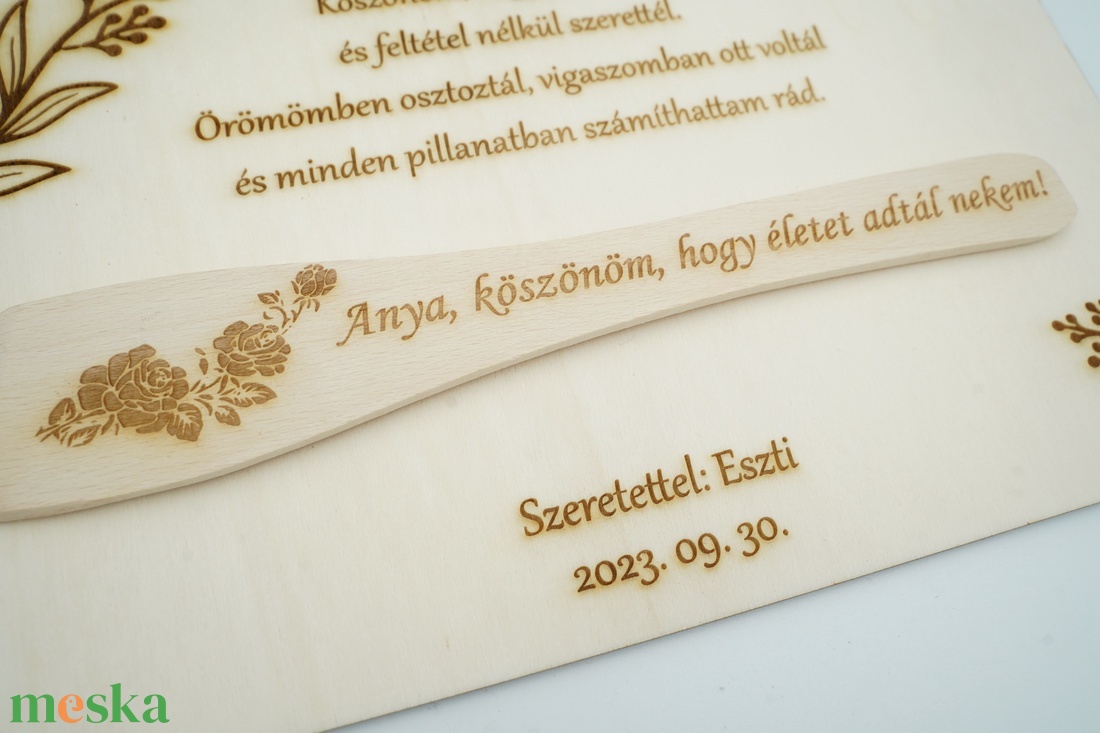 Szülőköszöntő fakanál fa táblán, egyedileg gravírozva édesanyáknak, nagymamáknak - esküvő - emlék & ajándék - szülőköszöntő ajándék - Meska.hu Szülőköszöntő fakanál fa táblán, egyedileg gravírozva édesanyáknak, nagymamáknak - esküvő - emlék & ajándék - szülőköszöntő ajándék - Meska.hu