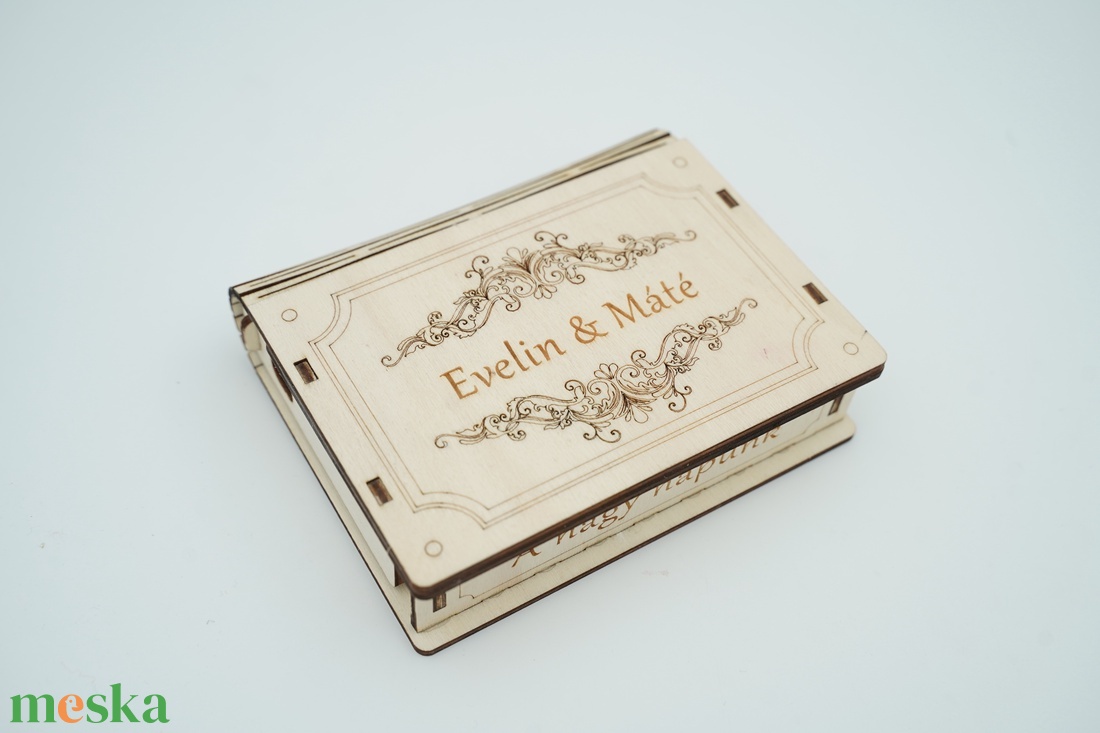 Esküvői emlék - Elegáns gravírozott fa doboz + akár pendrive is - esküvő - emlék & ajándék - doboz - Meska.hu Esküvői emlék - Elegáns gravírozott fa doboz + akár pendrive is - esküvő - emlék & ajándék - doboz - Meska.hu