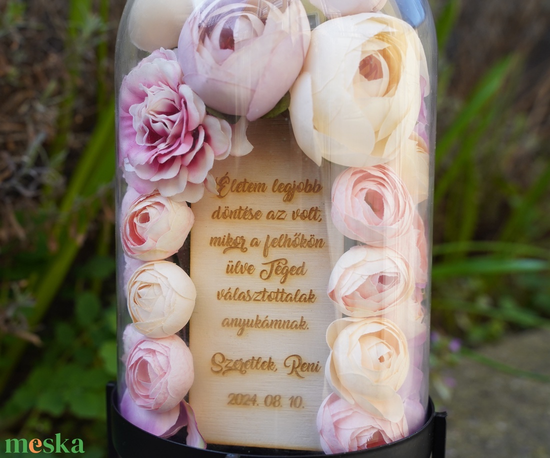 Virágcsoda üvegbúrában gravírozott felirattal - esküvő - emlék & ajándék - szülőköszöntő ajándék - Meska.hu