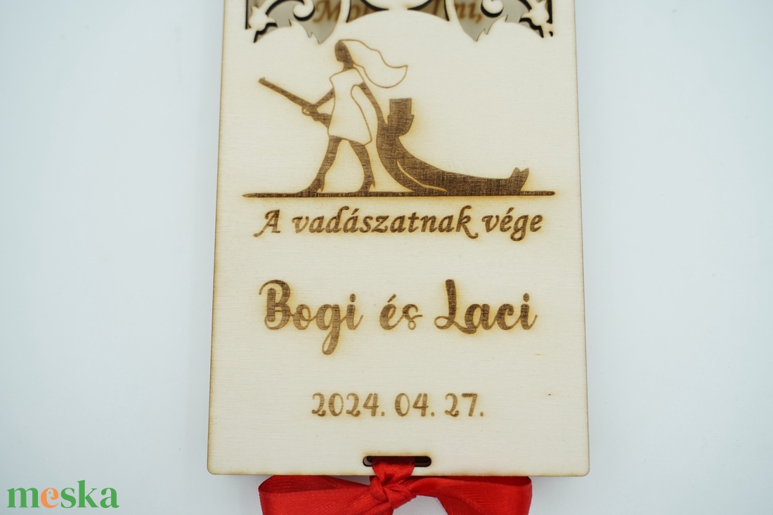 Vicces exkluzív pénzátadó fa dobozka - esküvő - emlék & ajándék - nászajándék - esküvői pénzátadó doboz - Meska.hu Vicces exkluzív pénzátadó fa dobozka - esküvő - emlék & ajándék - nászajándék - esküvői pénzátadó doboz - Meska.hu