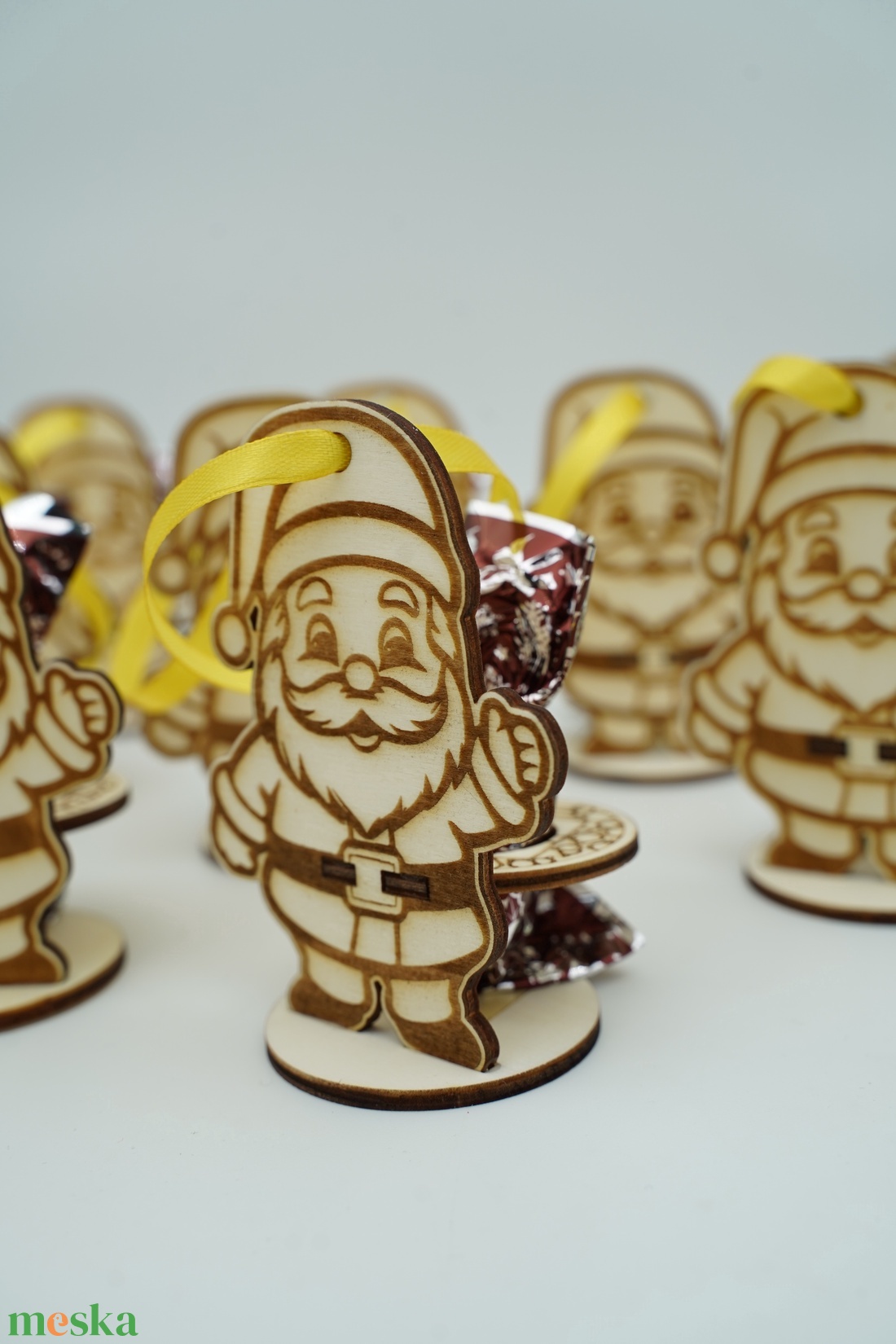 Fa talpas Mikulás ajándék dísz akár szaloncukorral együtt is  - karácsony - mikulás - mikulás ajándékok - Meska.hu