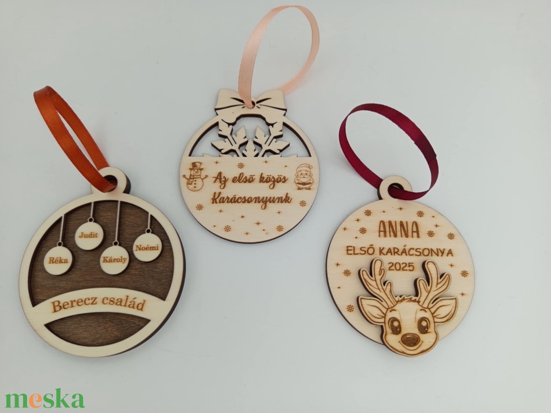 Családi 3D-s gravírozott, fa, karácsonyfadísz - karácsony - karácsonyi lakásdekoráció - karácsonyfadíszek - Meska.hu Családi 3D-s gravírozott, fa, karácsonyfadísz - karácsony - karácsonyi lakásdekoráció - karácsonyfadíszek - Meska.hu