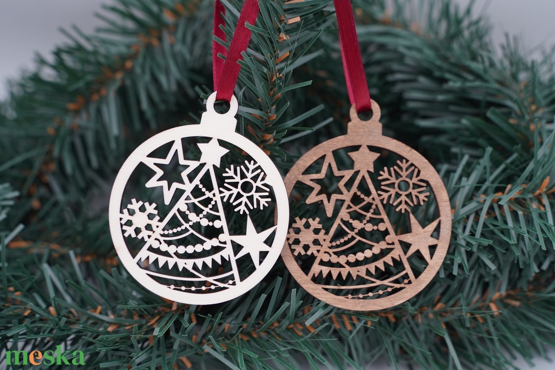 Mutatós, gravírozott, fa karácsonyfadísz - karácsony - karácsonyi lakásdekoráció - karácsonyfadíszek - Meska.hu