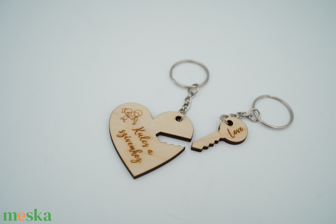 Szives-kulcsos páros fa kulcstartó  - táska & tok - kulcstartó & táskadísz - kulcstartó - Meska.hu