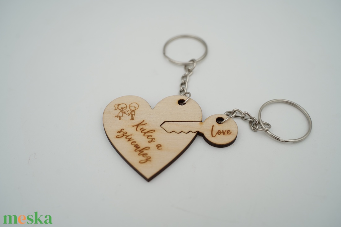 Szives-kulcsos páros fa kulcstartó  - táska & tok - kulcstartó & táskadísz - kulcstartó - Meska.hu
