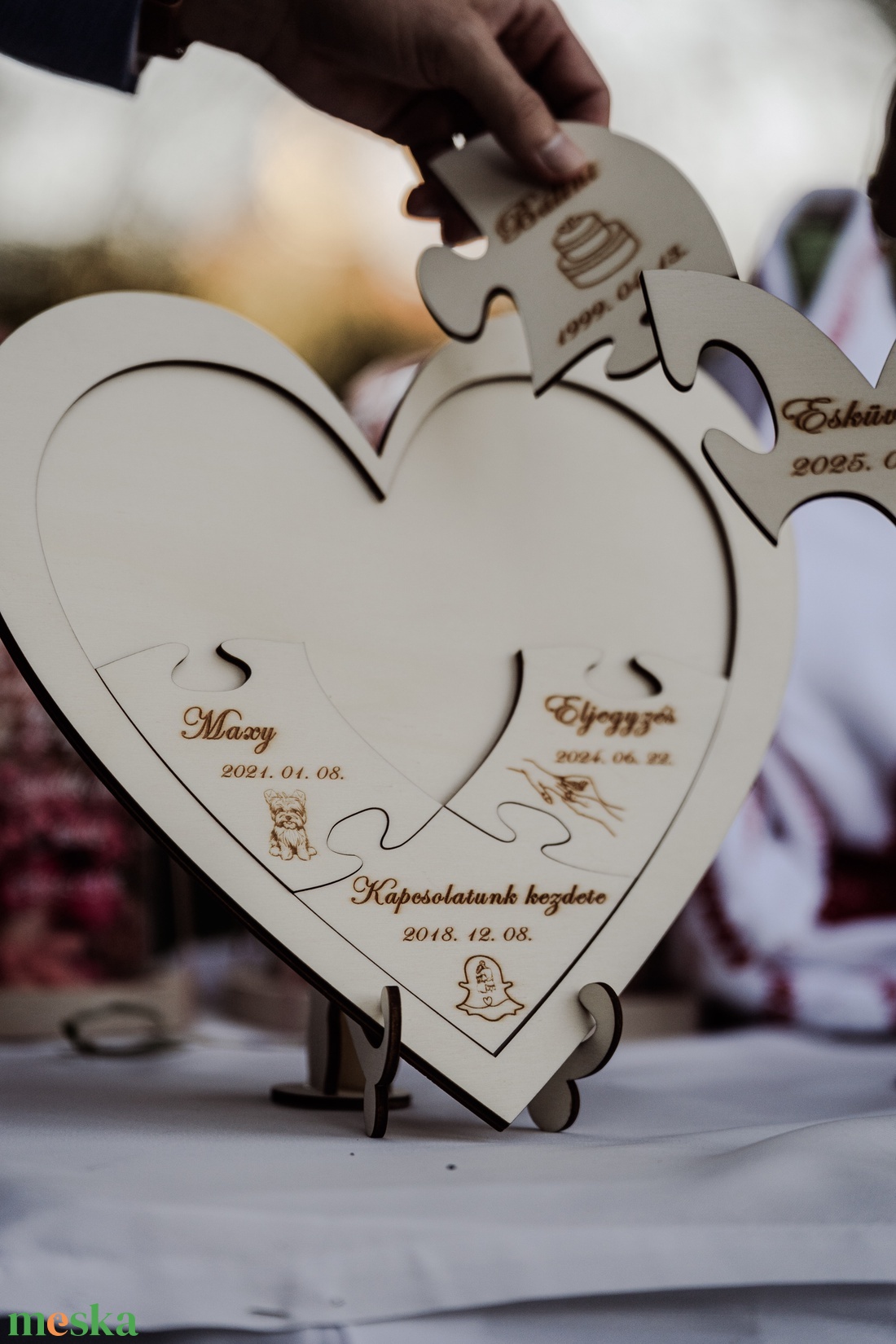 Szív formájú fa puzzle esküvőre, puzzle ceremóniára tartóval is - esküvő - emlék & ajándék - nászajándék - ceremónia szett - Meska.hu