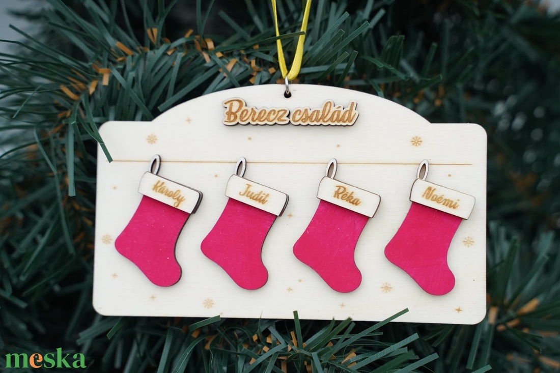 3D-s családi fa karácsonyfadísz  piros kiscsizmákkal - karácsony - karácsonyi lakásdekoráció - karácsonyfadíszek - Meska.hu