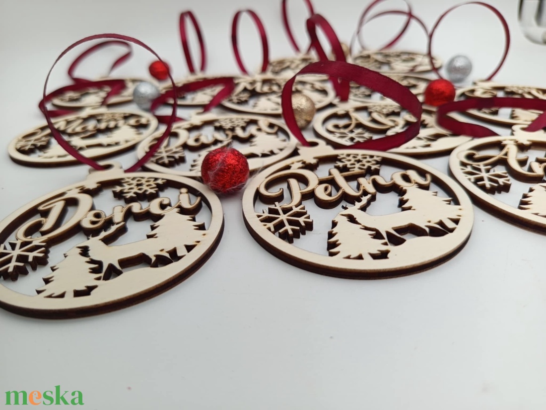 Névre szóló, gravírozott, fa karácsonyfadísz - karácsony - karácsonyi lakásdekoráció - karácsonyfadíszek - Meska.hu