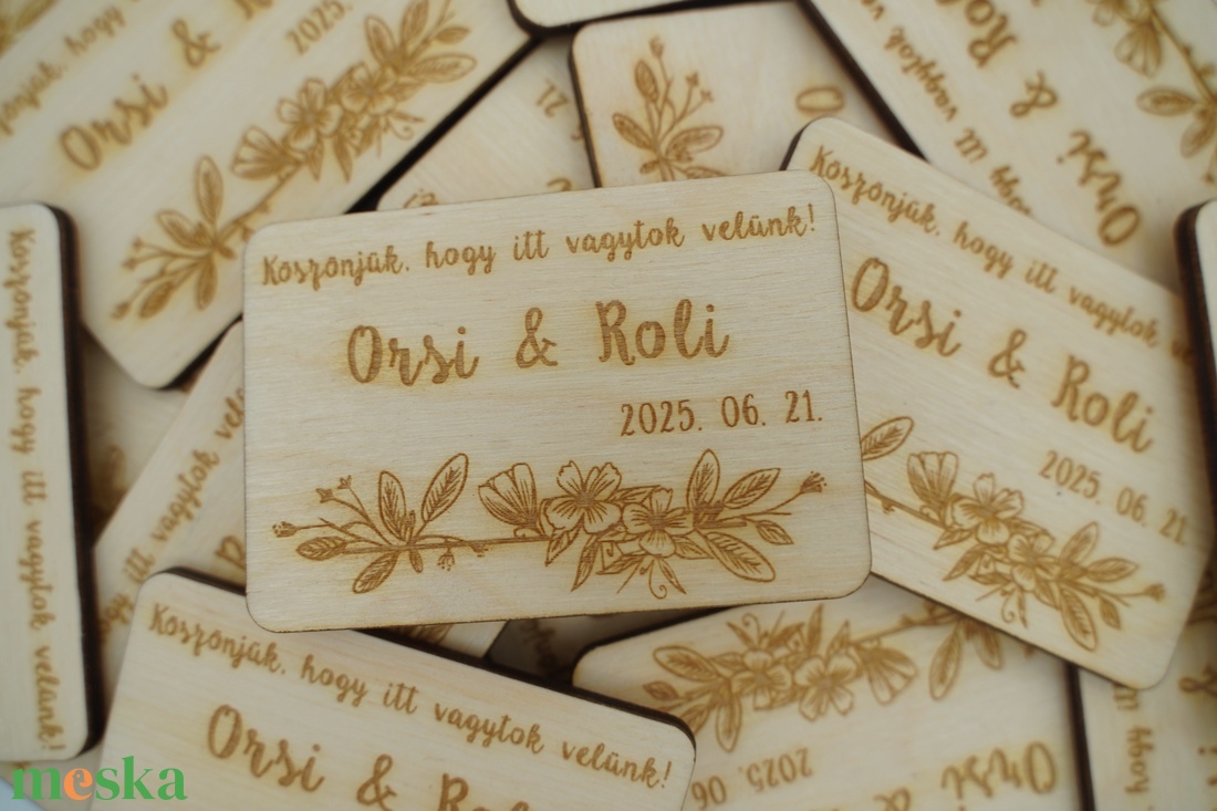 Virágmintás, gravírozott, fa köszönőajándék, hűtőmágnes - esküvő - emlék & ajándék - köszönőajándék - Meska.hu