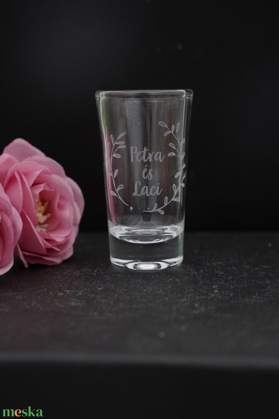 Egyedi, gravírozott feles üvegpohár, felespohár, pálinkáspohár, akár esküvőre is  - esküvő - emlék & ajándék - nászajándék - esküvői pohár, pohárszett - Meska.hu