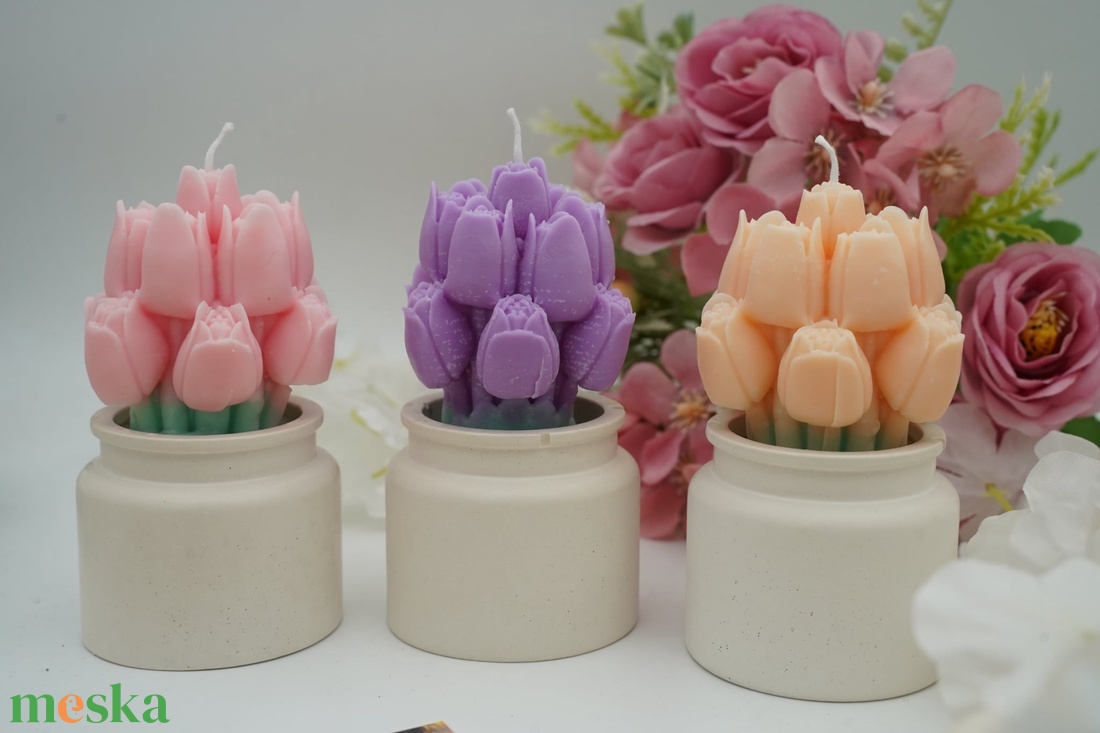 Tulipáncsokor kerámia kaspóban, szójaviasz illatgyertya - kellékek & szerszámok - dekorációs kellékek - dekorációs gyertya - Meska.hu