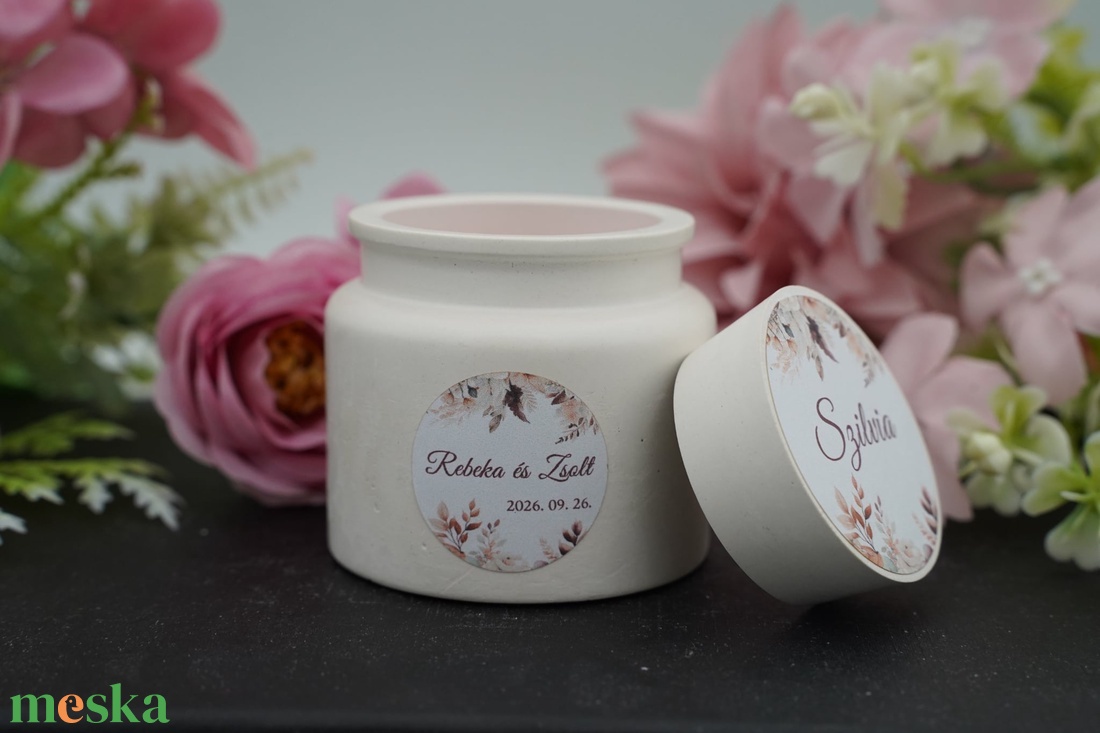 Szójaviasz illatgyertya kerámiakaspóban fedéllel, köszönőajándéknak is - kellékek & szerszámok - dekorációs kellékek - dekorációs gyertya - Meska.hu
