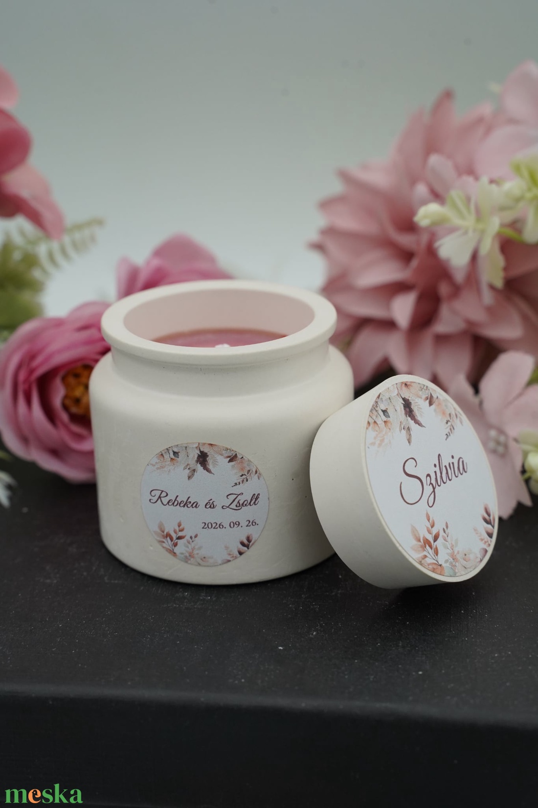 Szójaviasz illatgyertya kerámiakaspóban fedéllel, köszönőajándéknak is - kellékek & szerszámok - dekorációs kellékek - dekorációs gyertya - Meska.hu