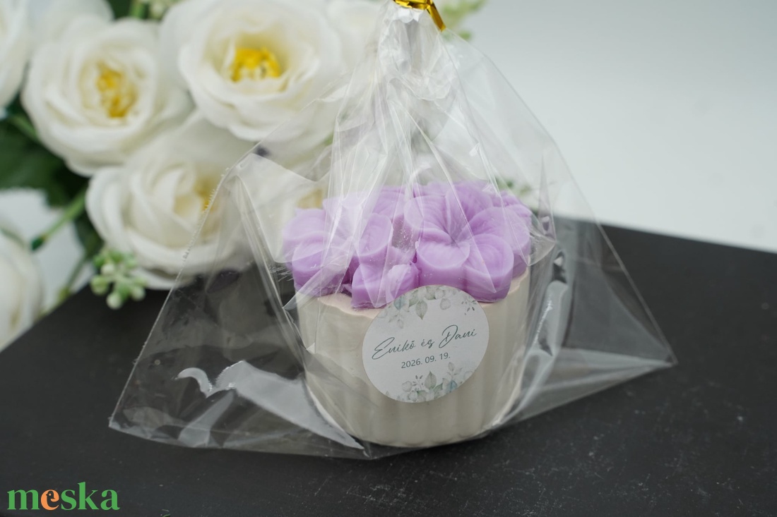 Virág illatgyertya kaspóban - elegáns ajándék esküvőre is - kellékek & szerszámok - dekorációs kellékek - dekorációs gyertya - Meska.hu