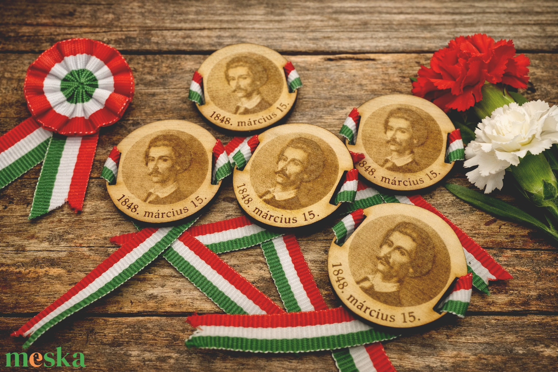 Gravírozott kokárda, kitűző március 15-re - ékszer - kitűző és bross - Meska.hu