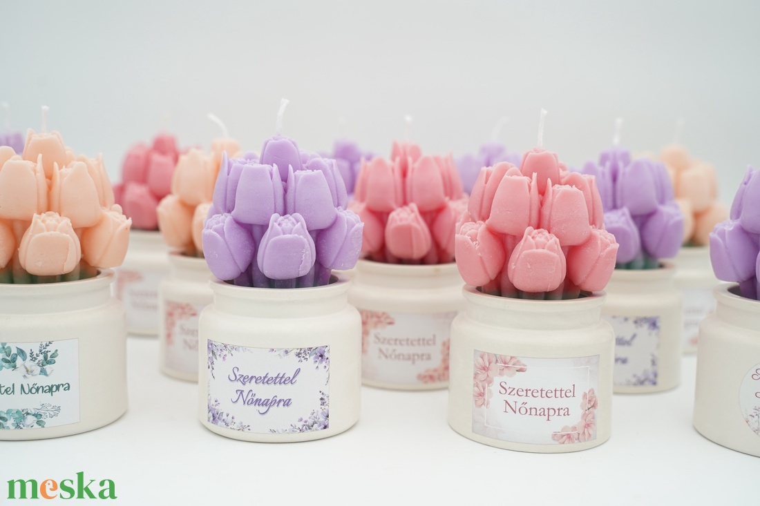 Tulipáncsokor kerámia kaspóban, szójaviasz illatgyertya nőnapra, anyák napjára is - kellékek & szerszámok - dekorációs kellékek - dekorációs gyertya - Meska.hu