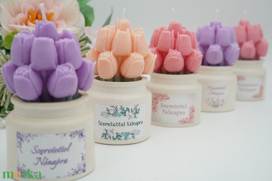 Tulipáncsokor kerámia kaspóban, szójaviasz illatgyertya nőnapra, anyák napjára is - kellékek & szerszámok - dekorációs kellékek - dekorációs gyertya - Meska.hu