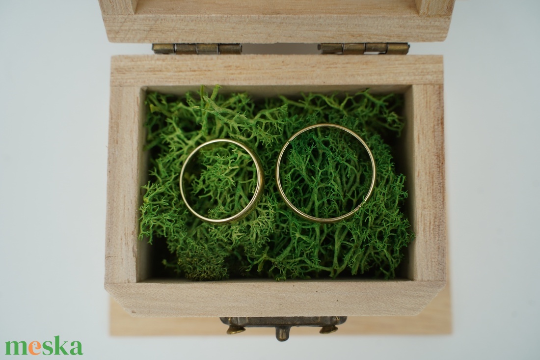 Fa vintage gyűrűtartó ládika, doboz mohával bélelve - esküvő - kiegészítők - gyűrűtartó & gyűrűpárna - Meska.hu
