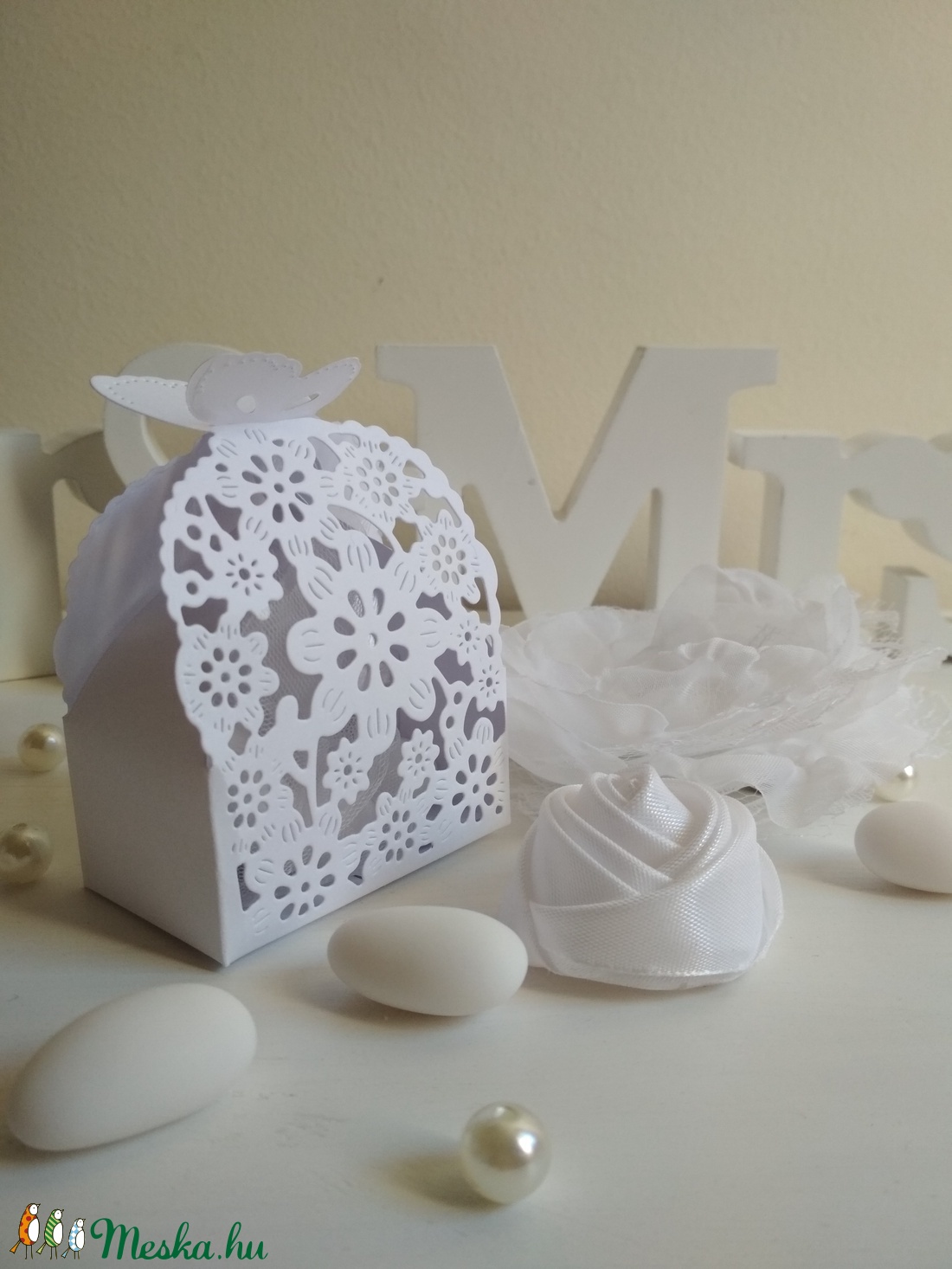 Letti  - áttört virágmintájú köszönőajándék dobozka cukrozott mandulával - esküvő - emlék & ajándék - köszönőajándék - Meska.hu