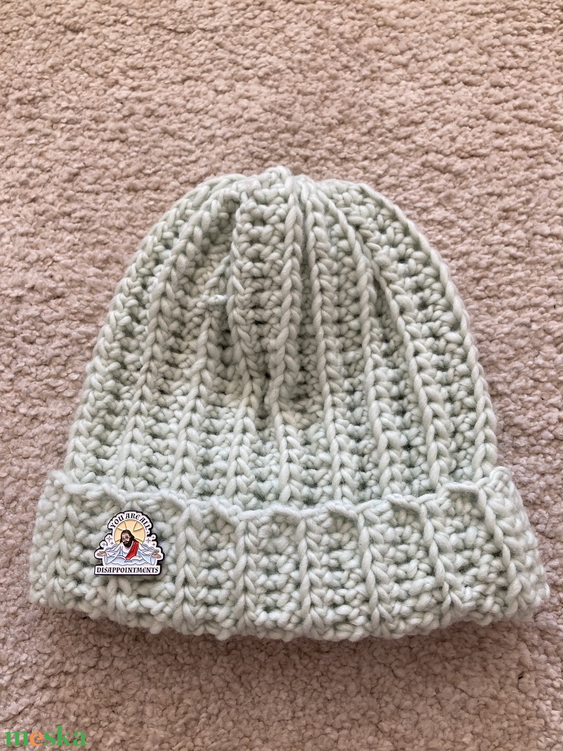 Menta gyapjú sapka // Jézi kitűzővel - ruha & divat - sál, sapka, kendő - sapka - Meska.hu