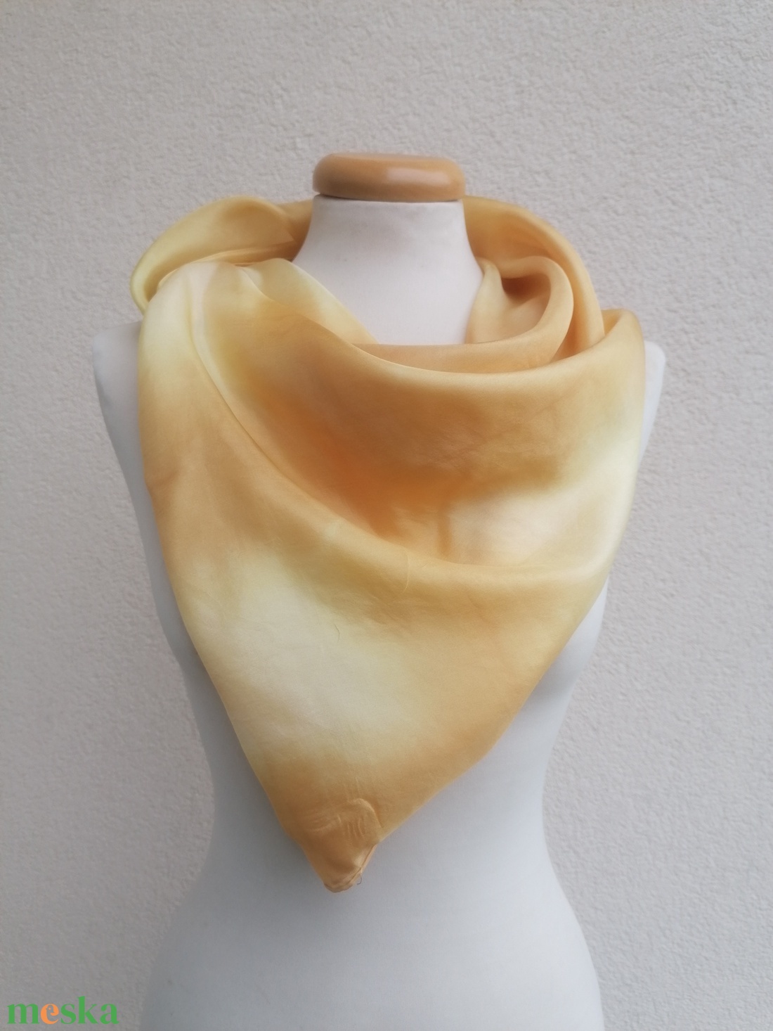 aranybézs átmenet selyemkendő 90x90cm - ruha & divat - sál, sapka, kendő - kendő - Meska.hu
