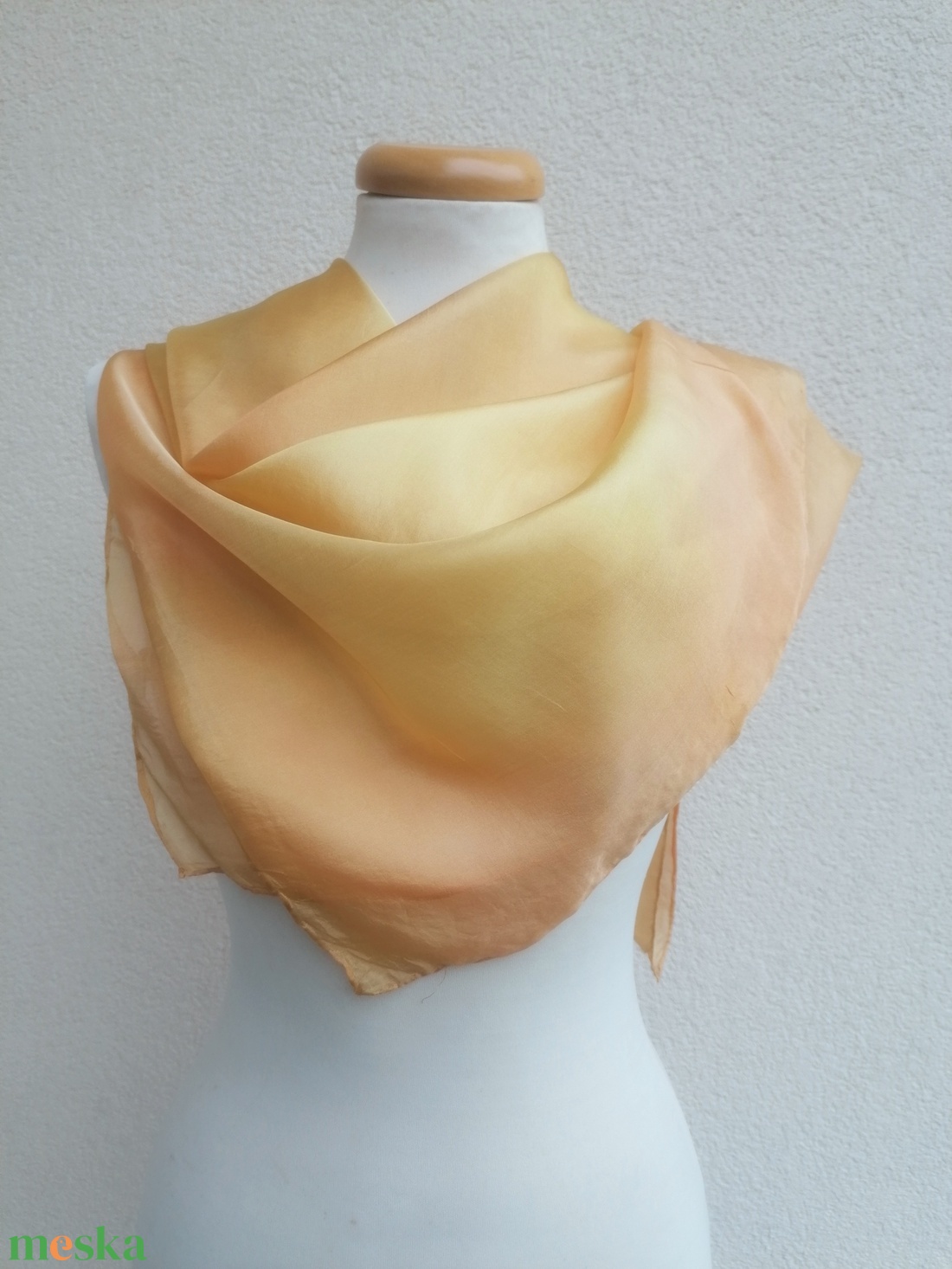aranybézs átmenet selyemkendő 90x90cm - ruha & divat - sál, sapka, kendő - kendő - Meska.hu
