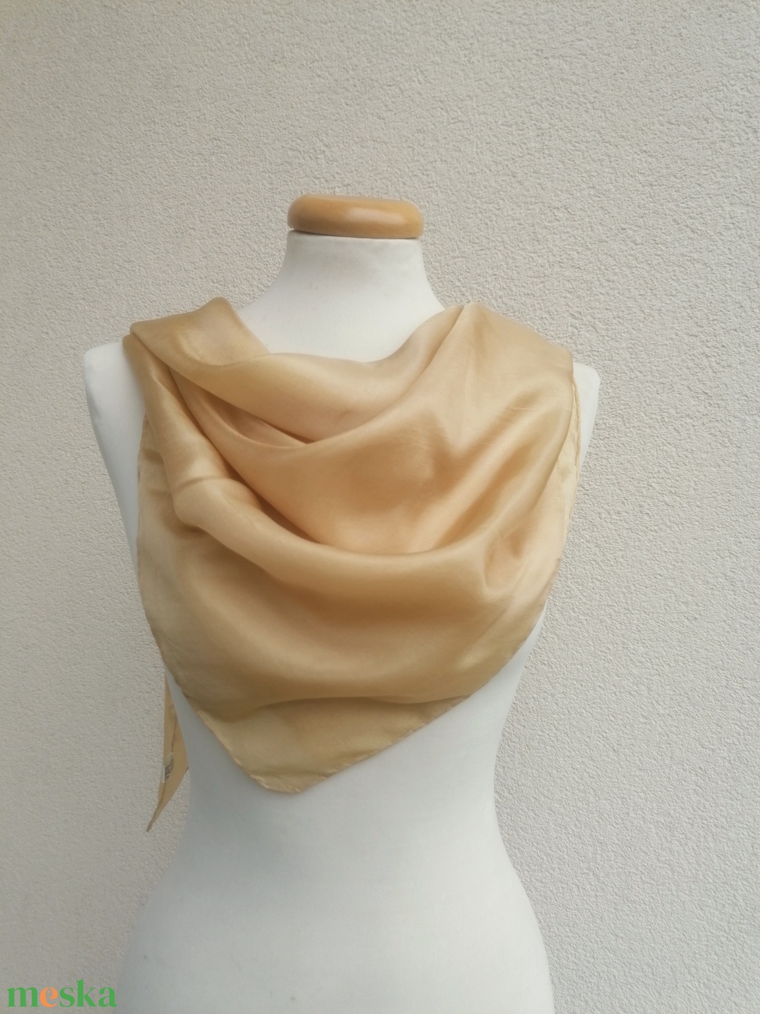 bézs selyemkendő 90x90cm - ruha & divat - sál, sapka, kendő - kendő - Meska.hu