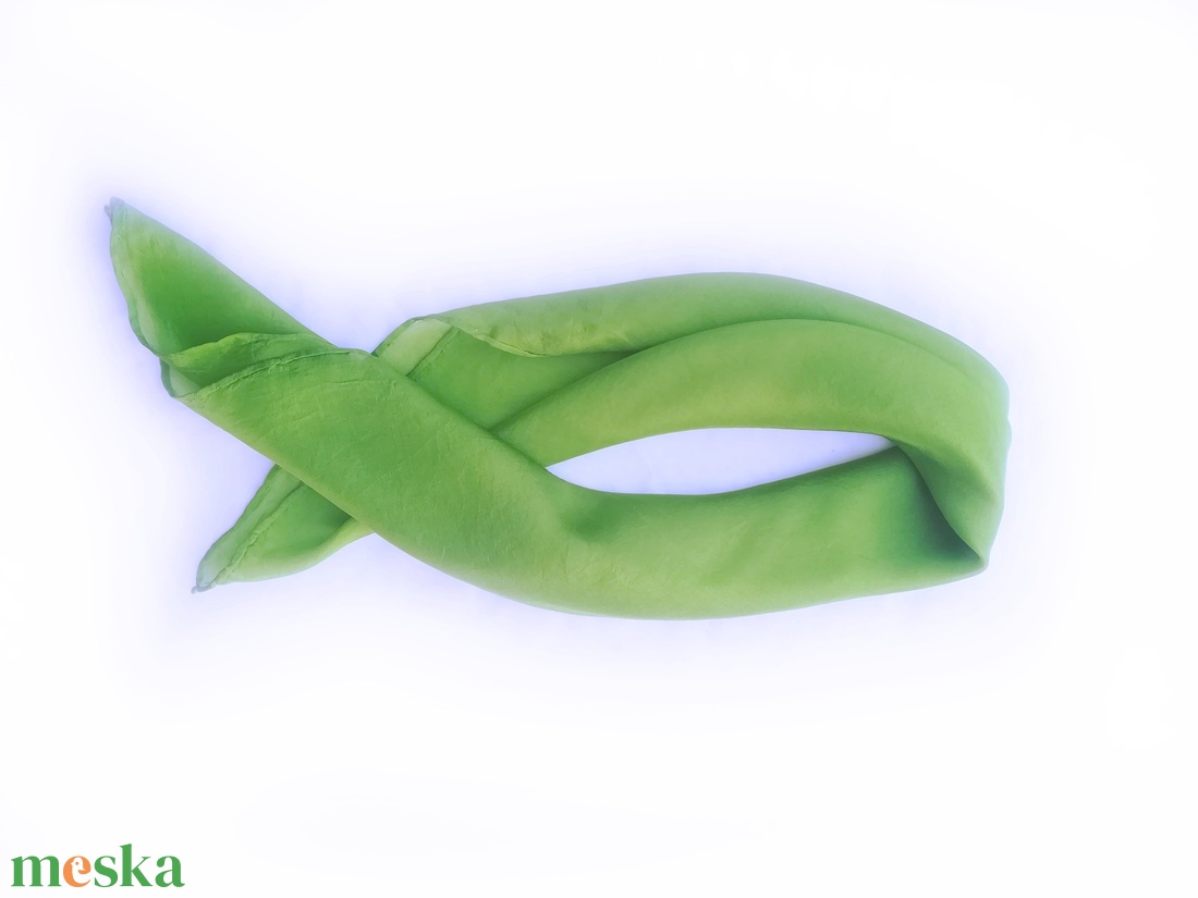 lágy zöld kis selyemkendő 55x55cm - ruha & divat - sál, sapka, kendő - kendő - Meska.hu