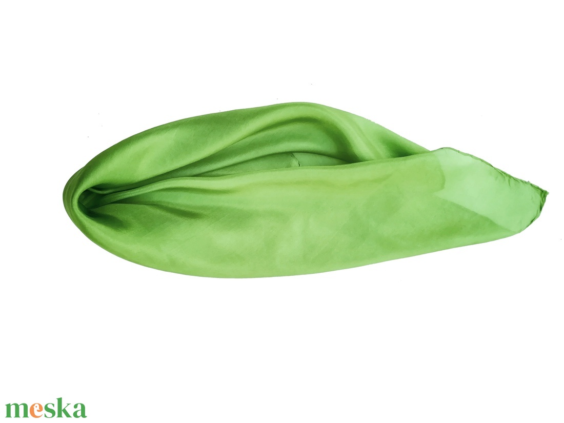 lágy zöld kis selyemkendő 55x55cm - ruha & divat - sál, sapka, kendő - kendő - Meska.hu
