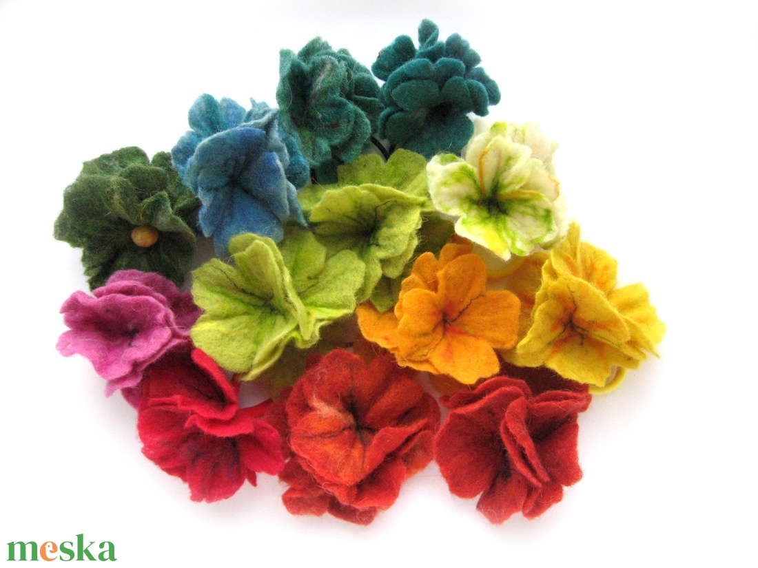 nemezvirág hajgumi vagy bross darabja - ékszer - kitűző és bross - kitűző - Meska.hu nemezvirág hajgumi vagy bross darabja - ékszer - kitűző és bross - kitűző - Meska.hu