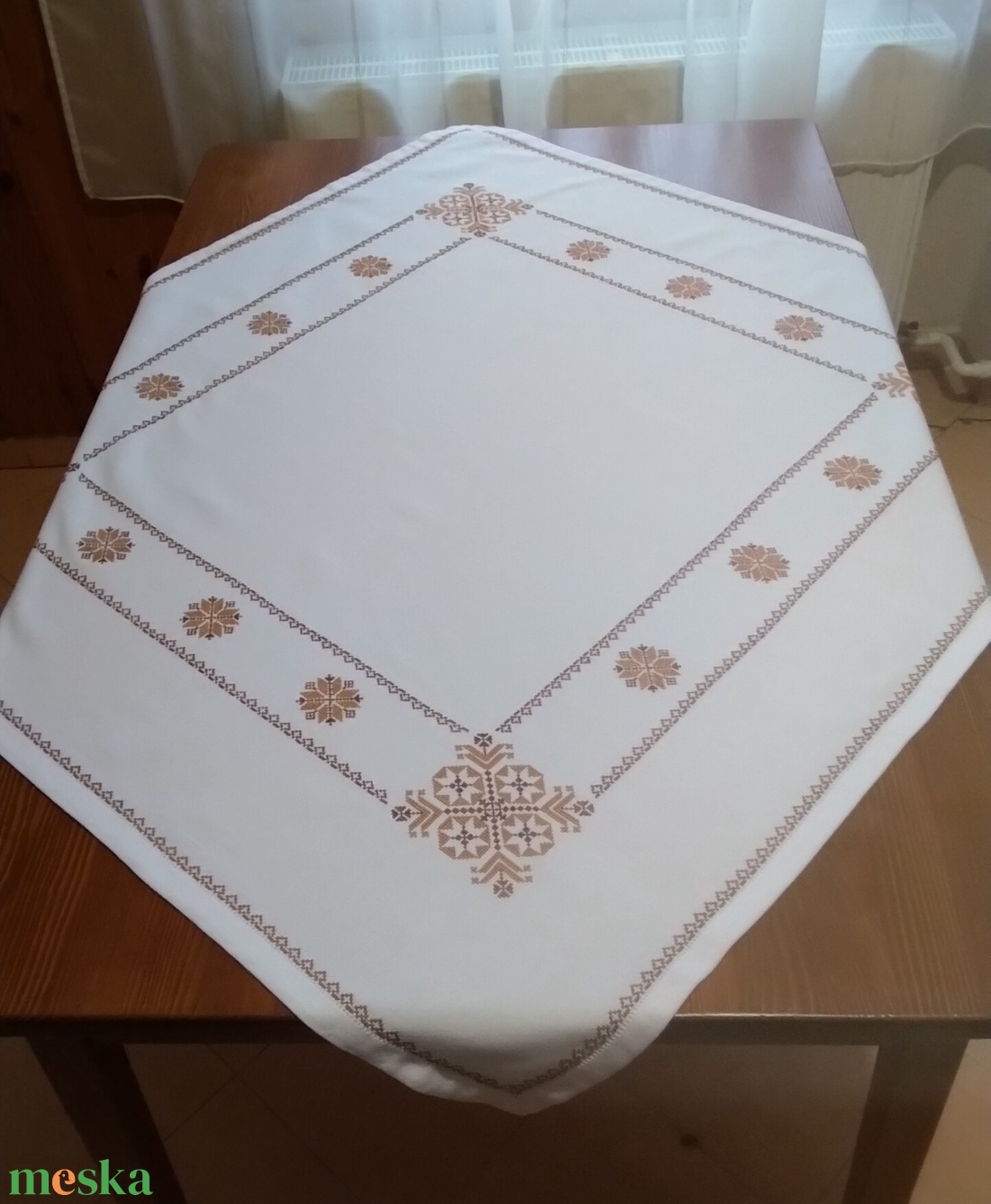 Asztalterítő, asztalközép - otthon & életmód - dekoráció - asztal és polc dekoráció - asztaldísz - Meska.hu