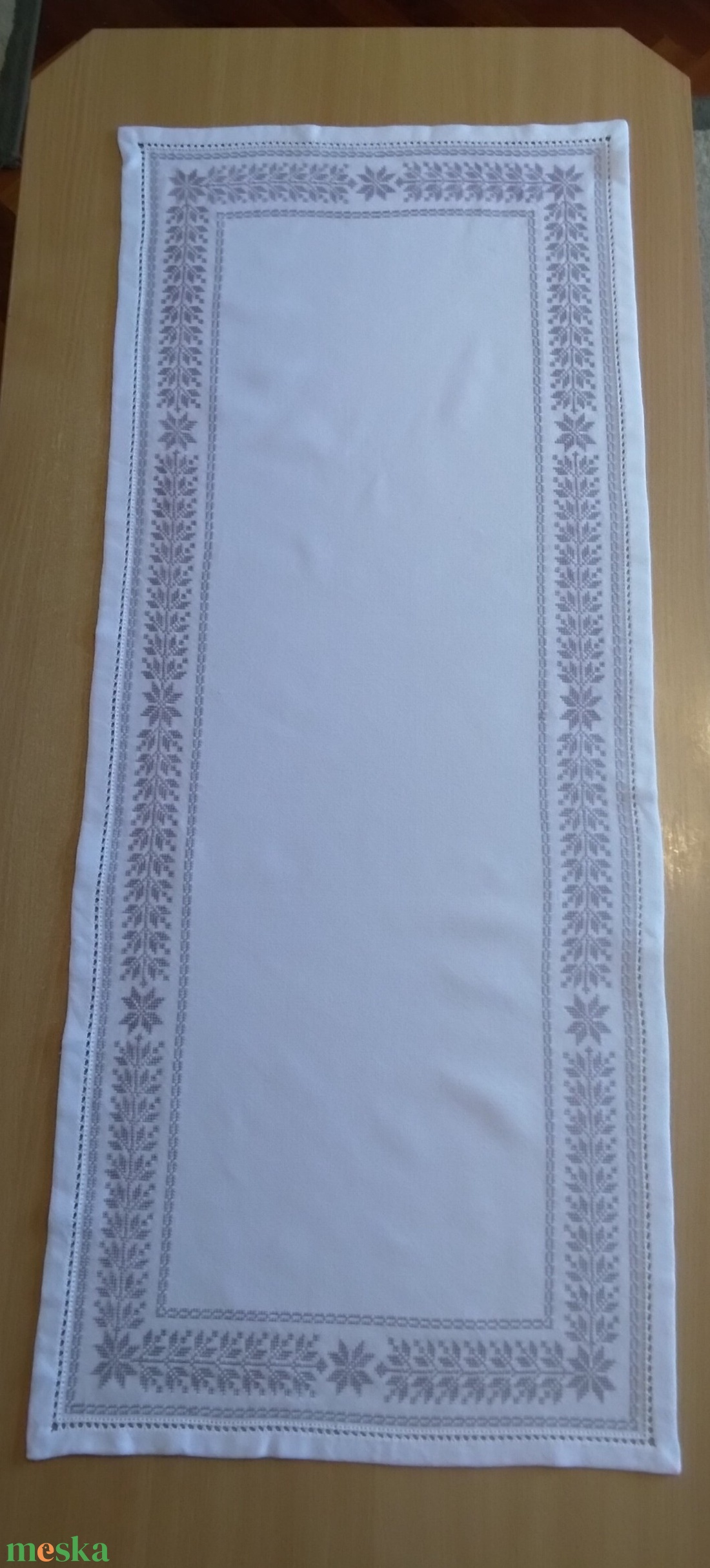 Asztalközép, terítő - otthon & életmód - dekoráció - asztal és polc dekoráció - asztaldísz - Meska.hu