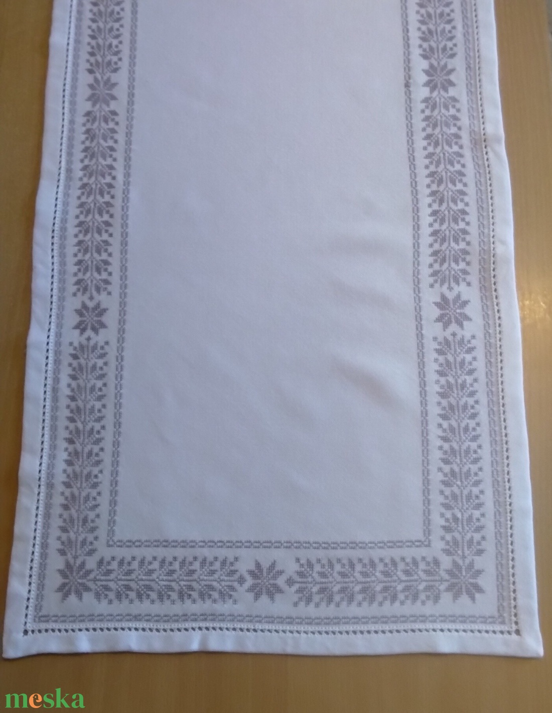 Asztalközép, terítő - otthon & életmód - dekoráció - asztal és polc dekoráció - asztaldísz - Meska.hu