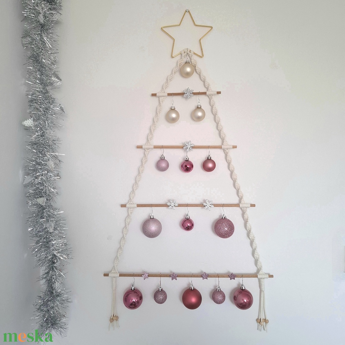 Makramé díszíthető fali karácsonyfa - karácsony - karácsonyi lakásdekoráció - karácsonyfa, grincsfa - Meska.hu