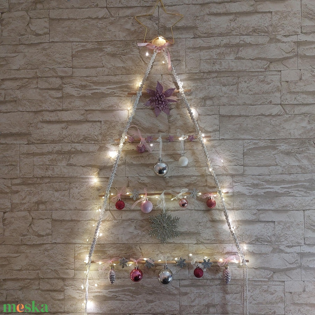 Makramé díszíthető fali karácsonyfa - karácsony - karácsonyi lakásdekoráció - karácsonyfa, grincsfa - Meska.hu