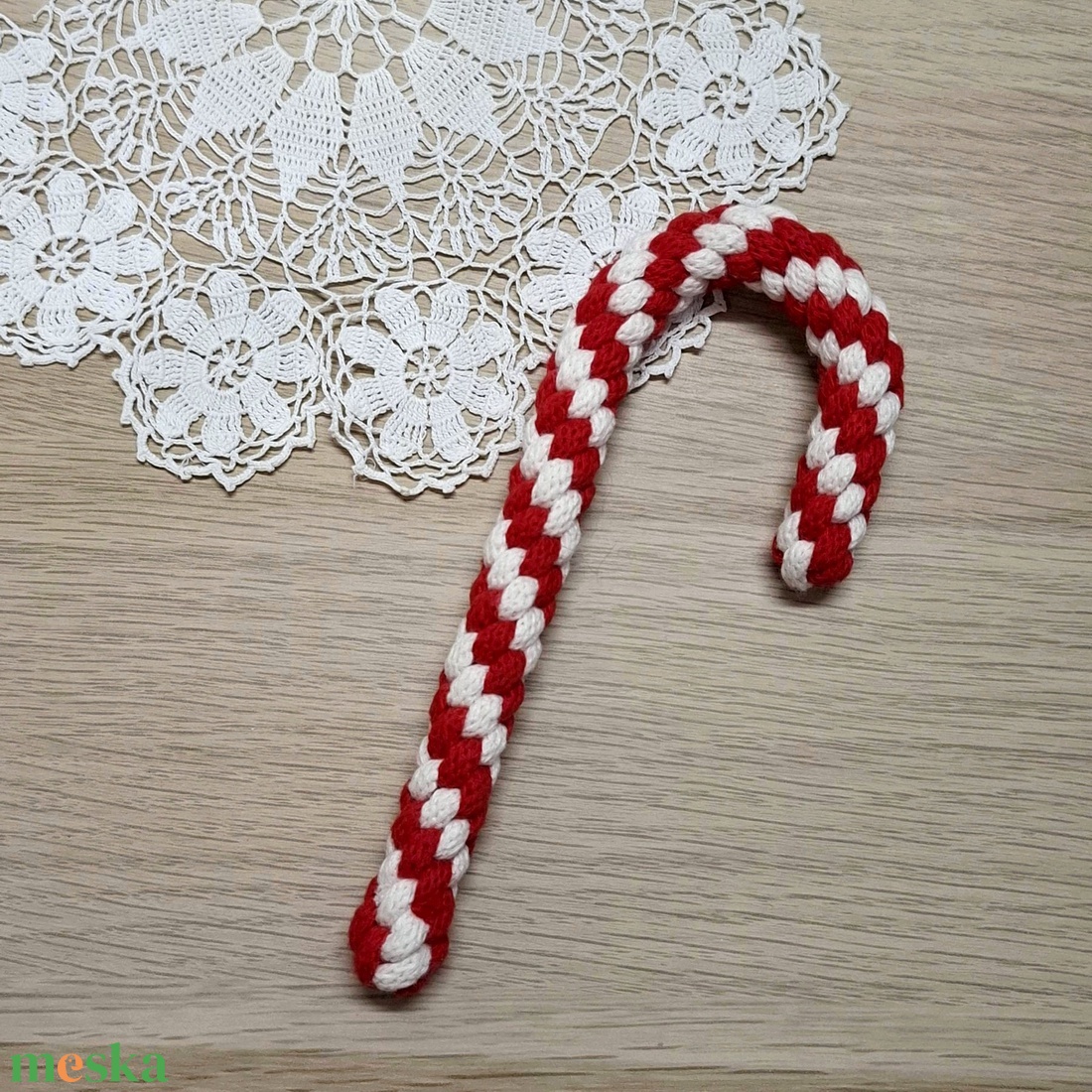 Makramé karácsonyi cukorrúd /piros/ - karácsony - karácsonyi lakásdekoráció - karácsonyfadíszek - Meska.hu