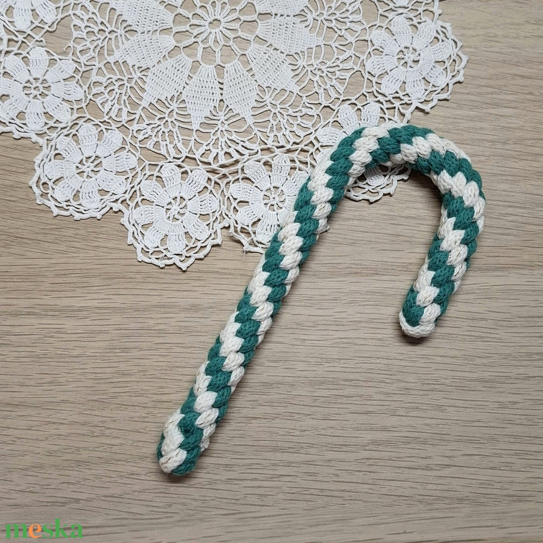 Makramé karácsonyi cukorrúd /zöld/ - karácsony - karácsonyi lakásdekoráció - karácsonyfadíszek - Meska.hu