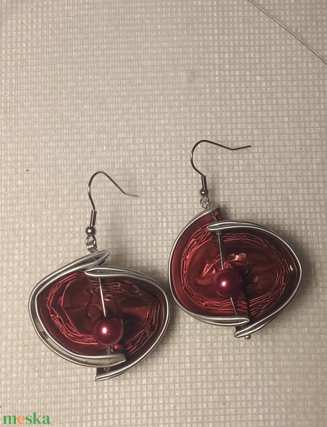 Nespresso kávékapszula fülbevaló piros és bordó kapszulából - ékszer - fülbevaló - lógó fülbevaló - Meska.hu