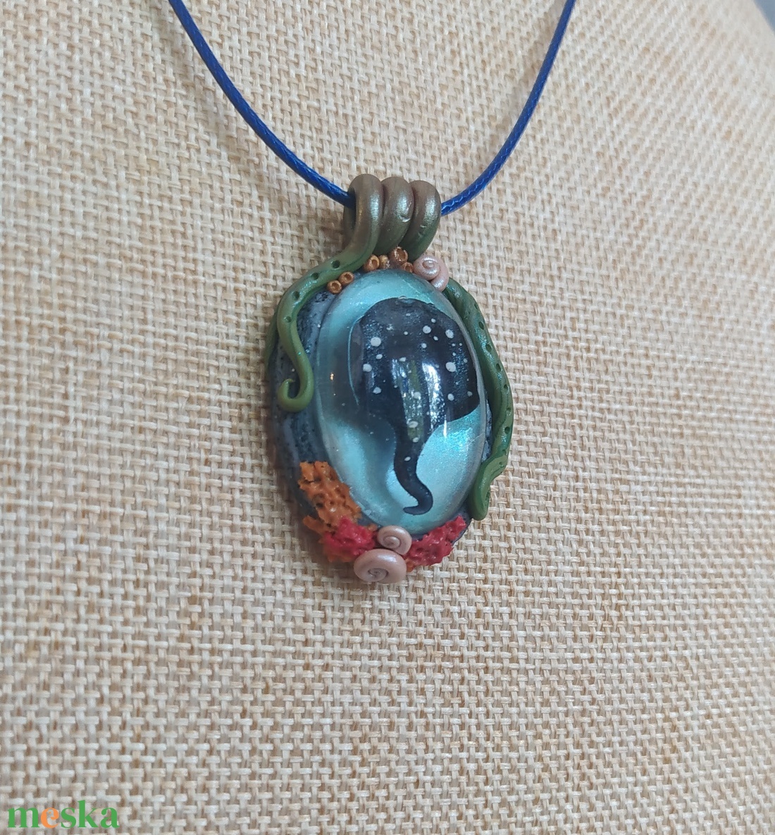 Rájás medál, Rája tavacska, Vízcsepp medál, Miniatűr rája, Egyedi figurás ékszer - ékszer - nyaklánc - medálos nyaklánc - Meska.hu Rájás medál, Rája tavacska, Vízcsepp medál, Miniatűr rája, Egyedi figurás ékszer - ékszer - nyaklánc - medálos nyaklánc - Meska.hu