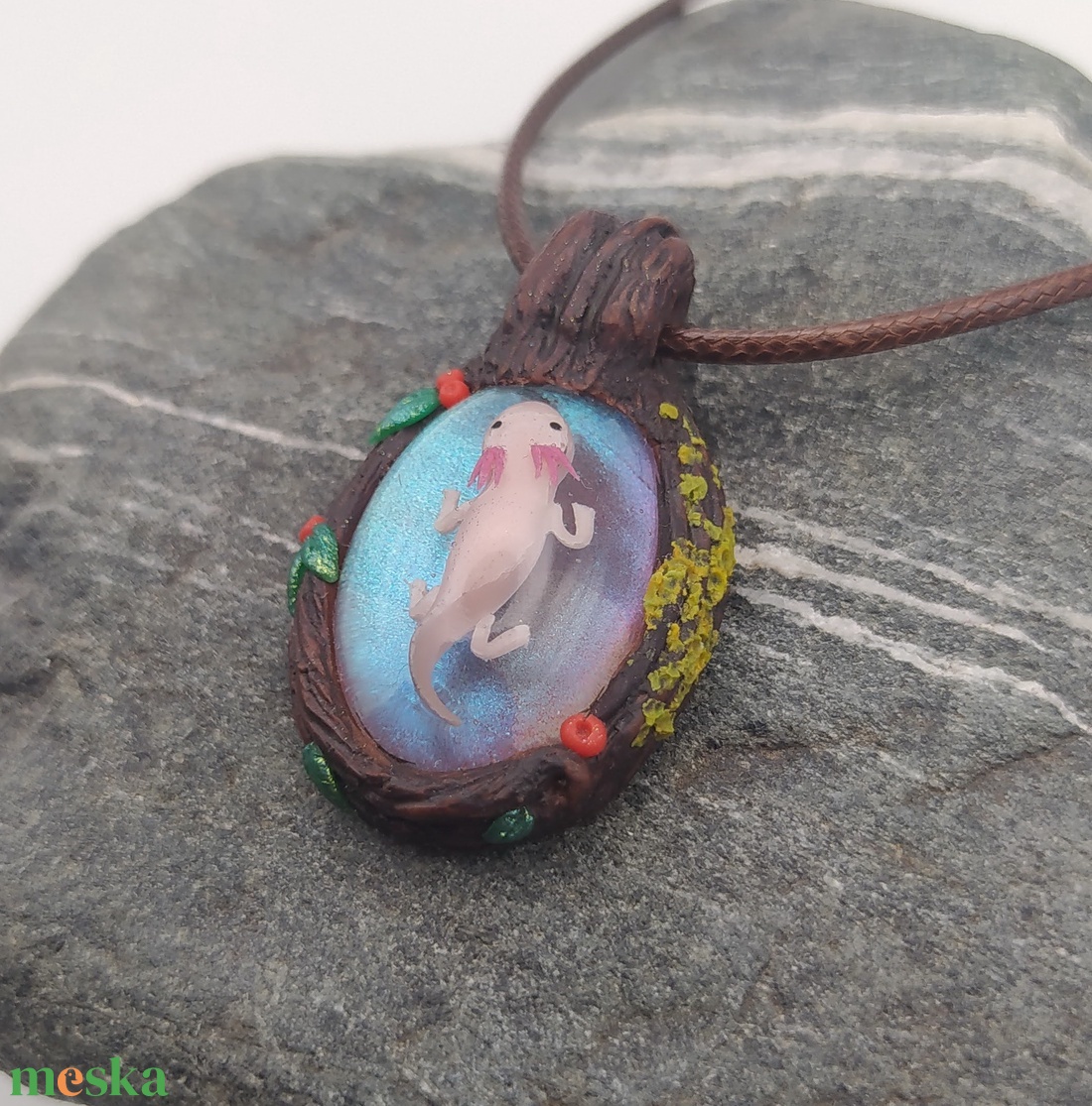 Ovális medál axolotl figurával, Axolotl tavacska, Vízcsepp medál, Miniatűr axolotl, Egyedi figurás ékszer - ékszer - nyaklánc - medálos nyaklánc - Meska.hu Ovális medál axolotl figurával, Axolotl tavacska, Vízcsepp medál, Miniatűr axolotl, Egyedi figurás ékszer - ékszer - nyaklánc - medálos nyaklánc - Meska.hu
